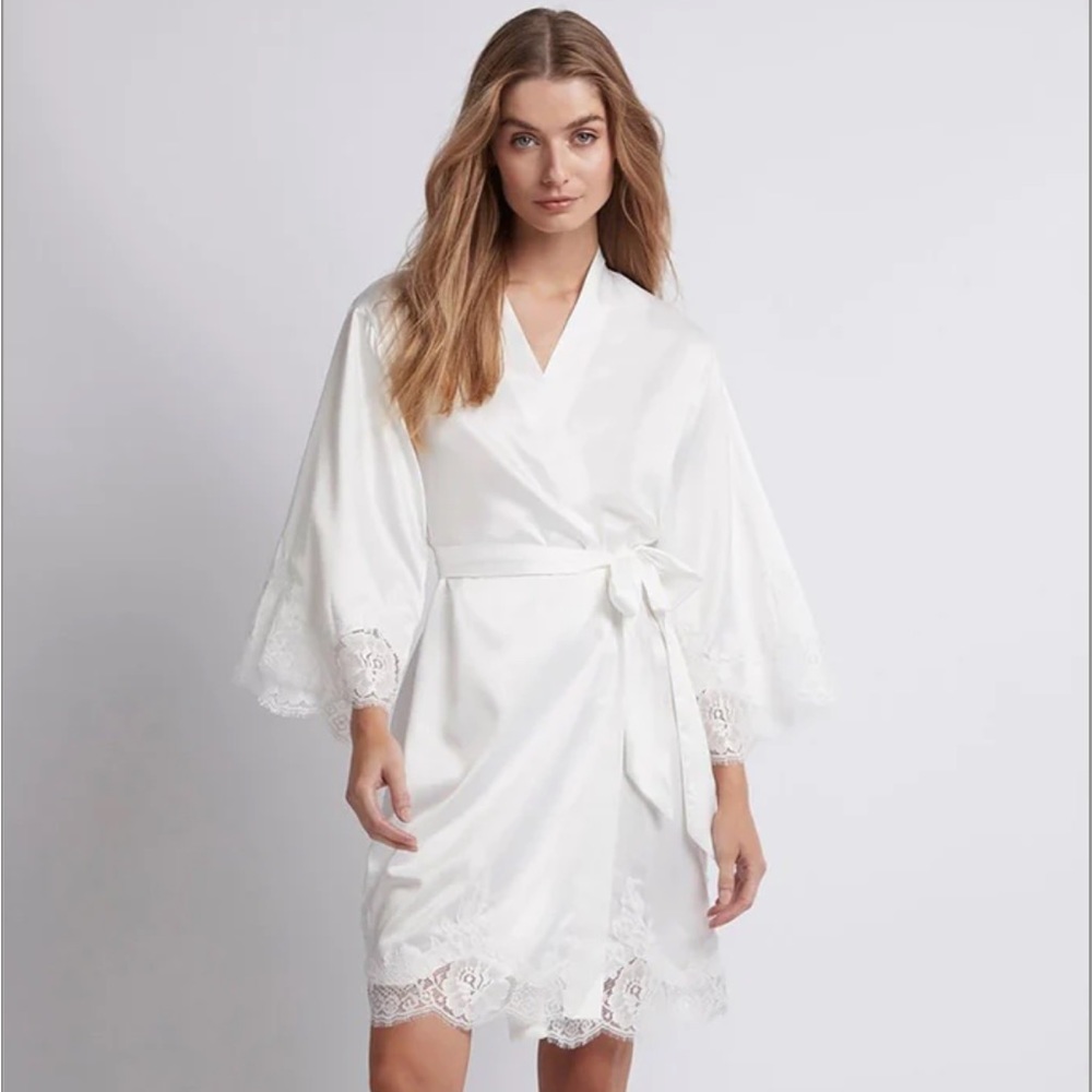 Homebodii Olivia Robe in White Size L NWOT